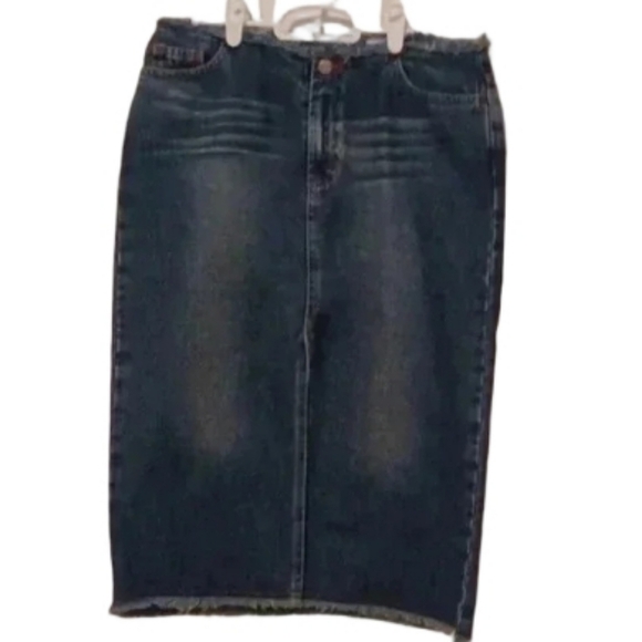 💙🌹denim skirt with slit in front - Picture 2 of 9